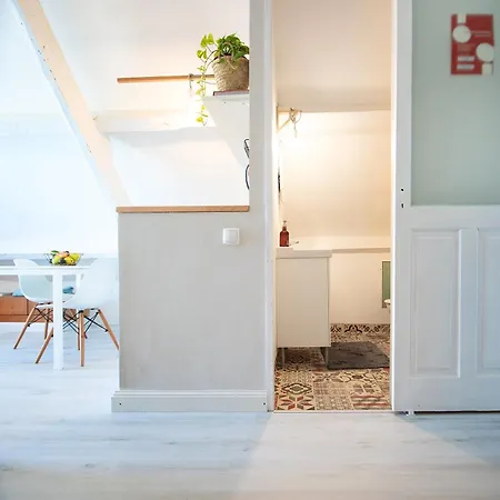 Pompeu Art Nouveau Apartment