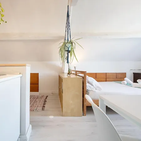 Pompeu Art Nouveau Apartment *